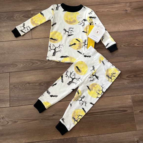 New Burt Bees Halloween Spooky Bat Print 2pc Snug fit Pajamas - Picture 1 of 10